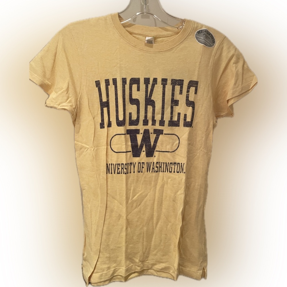 Official collegiate merch - Washington Huskies junior t-shirt